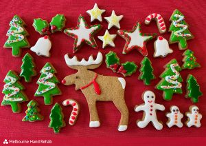 decorate gingerbread cookies